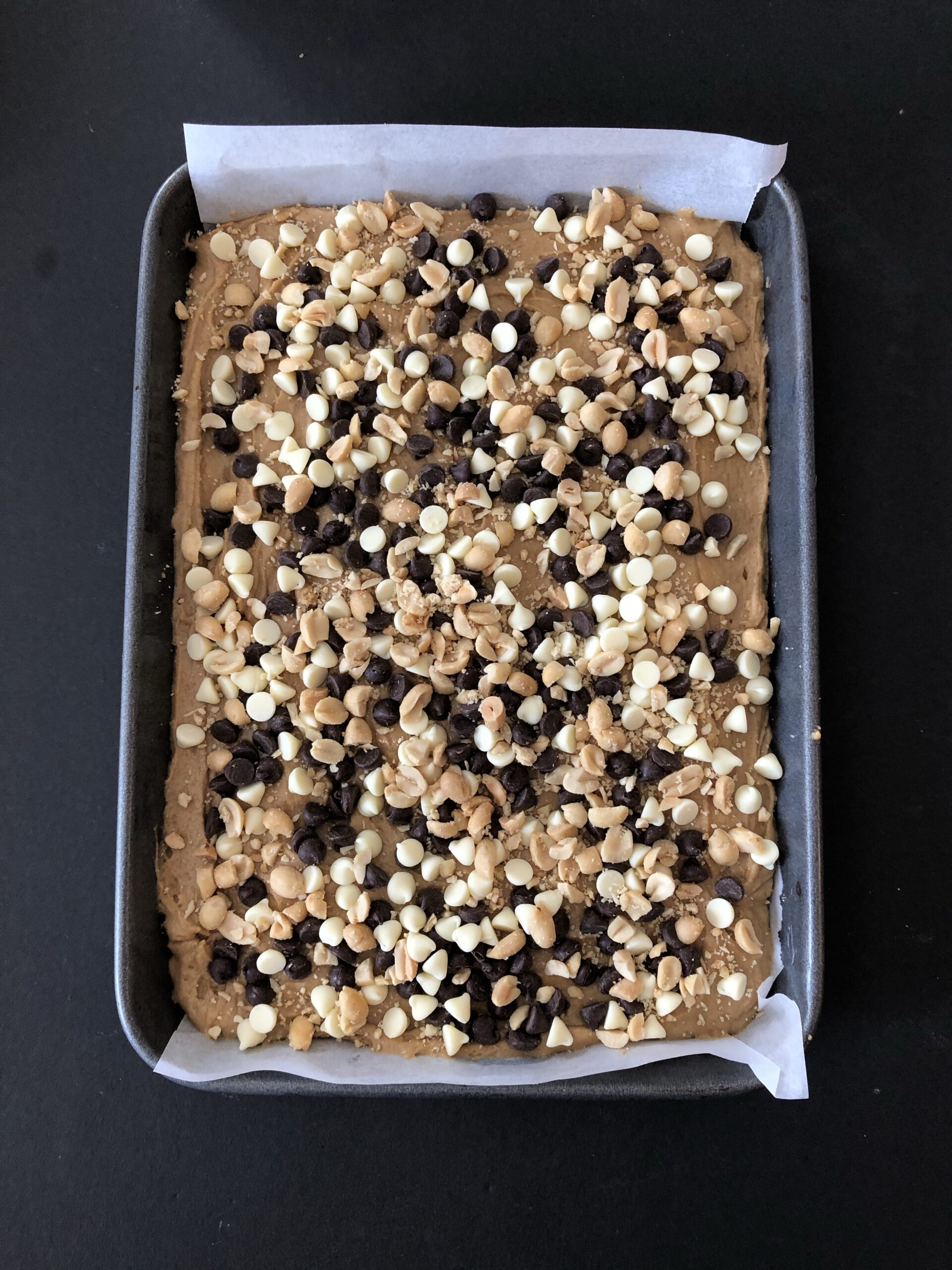 Chewy Chocolate Chips + Nuts Cookie Bars potsandplanes.com