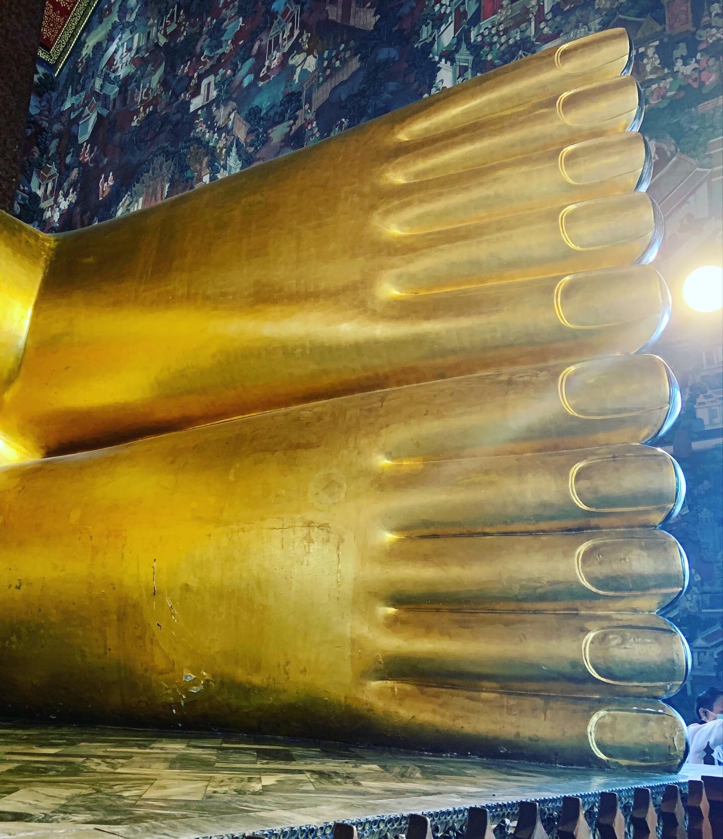 feet of reclining buddha wat pho potsandplanes.com