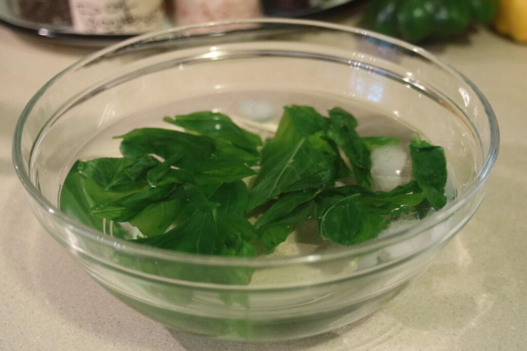 Fresh Basil Oil potsandplanes.com