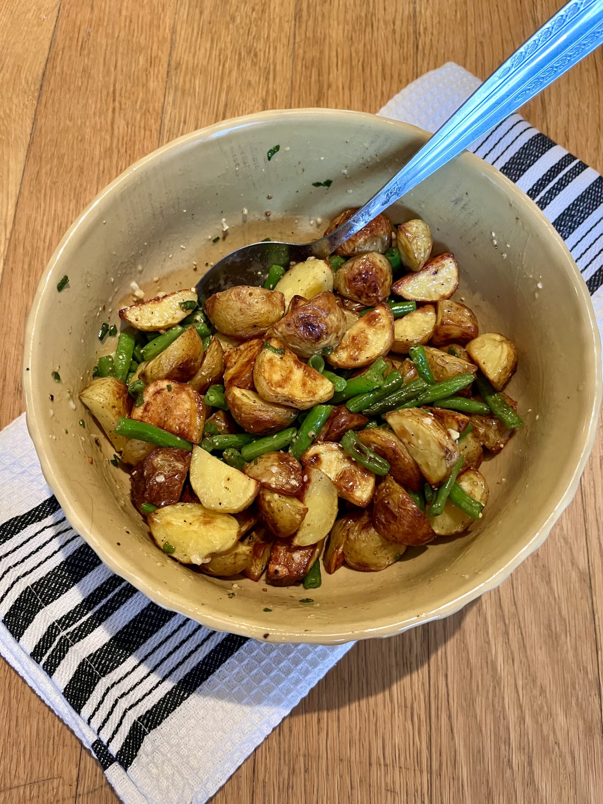 Warm Potato + Green Bean Salad (plant based + vegan friendly) potsandplanes.com