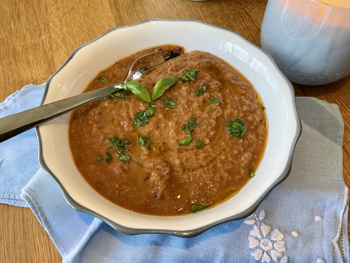 Spiced Lemon Lentil Soup www.potsandplanes.com